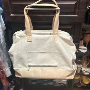 Beis Weekender bag - taupe- great condition